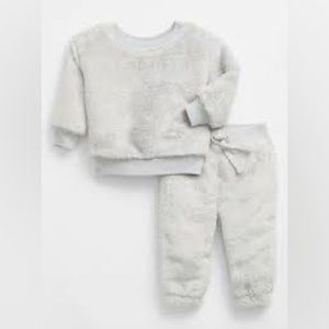Baby Gap faux Sherpa two piece outfit